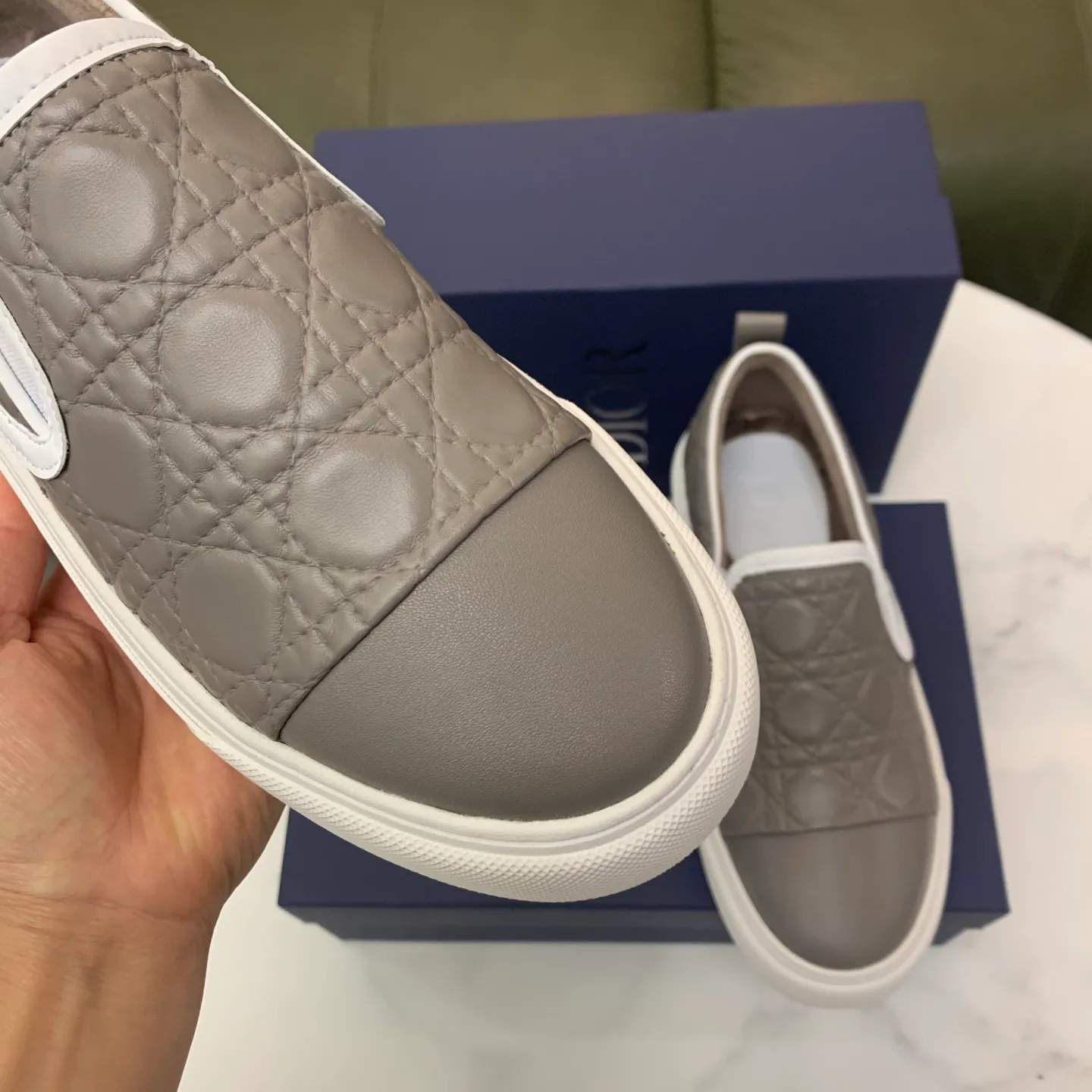 Men's men's shoes 💰400 [New style] 🧁🧁 Dior (velvet lining and leather lining are preferred when ordering) D's new product is on the market, full first-layer calfskin with embroidered classic diamond pattern D's craftsmanship, high-end and classy, ​​comfortable on the feet, versatile to wear, full of three-dimensional sense, available in 4 colors: black, coffee, gray and khaki, size: 39-44 (45 can be customized, cannot be returned)